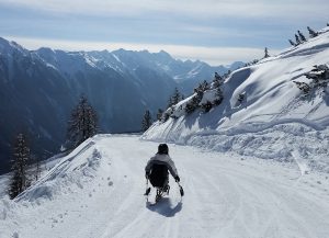 Skifahren im Mono-Ski