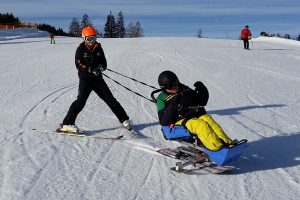 Sitz-Ski mit Ausleger